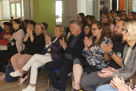 SPREJEM ČEŠKIH UČENCEV V OŠ CERKNICA 14 FOTO LJUBO VUKELIČ